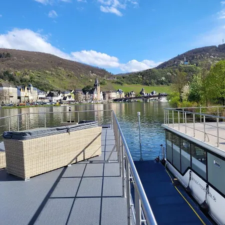 Kl Moselboote - Hausboot Neptun بوتيل برنكاستيل كويس