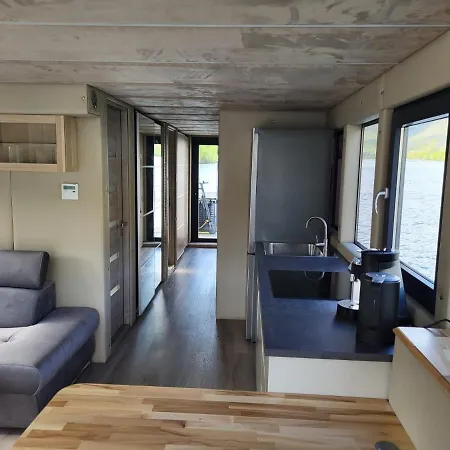Kl Moselboote - Hausboot Neptun بوتيل برنكاستيل كويس